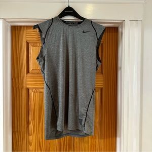Nike Sleeveless Workout Shirt Size Medium